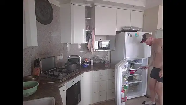 Snapshot of Tall_REC chatting on December 12, 2024, 1:06 pm Tall REC online show from December 12, 2024, 1:06 pm