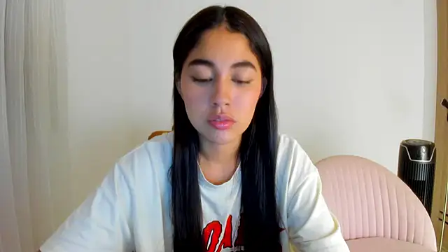AriaMontgomery online show from June 16, 2026, 5:18 am