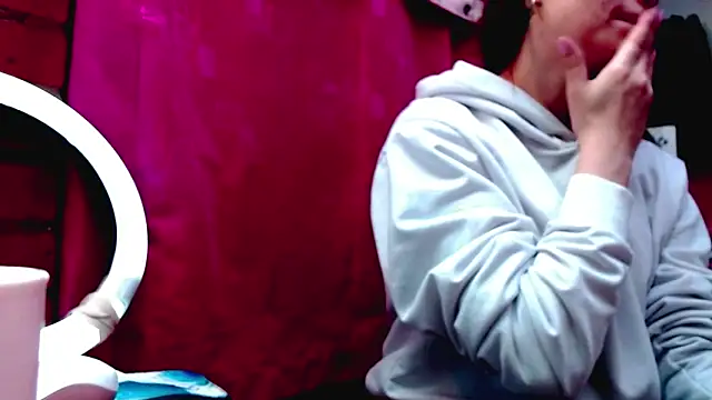 Snapshot of holy_juli chatting on February 7, 2026, 4:09 am holy juli online show from February 7, 2026, 4:09 am