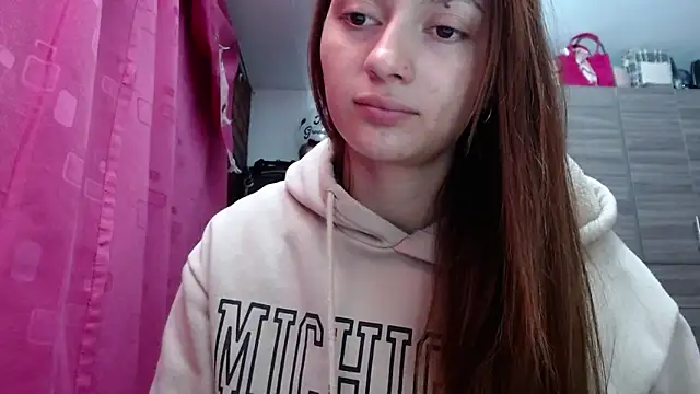 Snapshot of holy_juli chatting on March 3, 2026, 3:35 am holy juli online show from March 3, 2026, 3:35 am