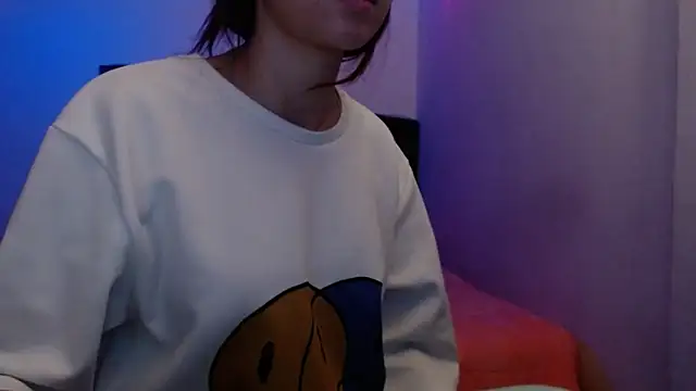 holy juli online show from April 19, 2026, 1:39 am