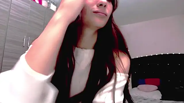 Snapshot of holy_juli chatting on February 9, 2026, 3:15 am holy juli online show from February 9, 2026, 3:15 am