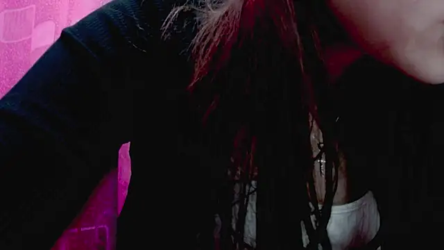 Snapshot of holy_juli chatting on February 22, 2026, 11:39 pm holy juli online show from February 22, 2026, 11:39 pm