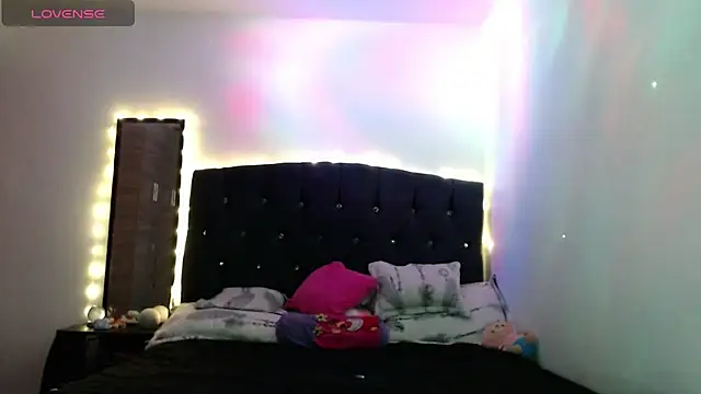holy juli online show from February 11, 2025, 4:33 am