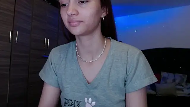 holy juli online show from June 8, 2026, 3:29 am