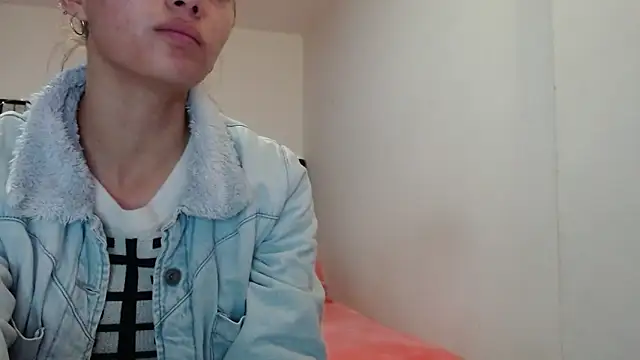 holy juli online show from April 3, 2026, 3:57 am