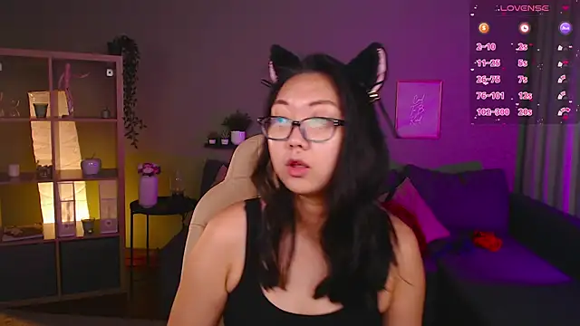 Marine Vact online show from October 7, 2025, 2:07 pm