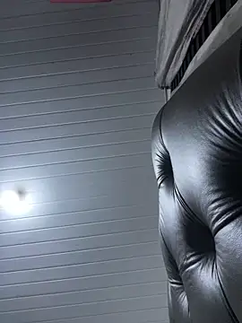 luara1988 online show from December 17, 2025, 9:14 am