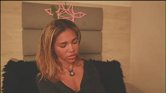 Lily Miiller online show from February 6, 2026, 11:56 pm