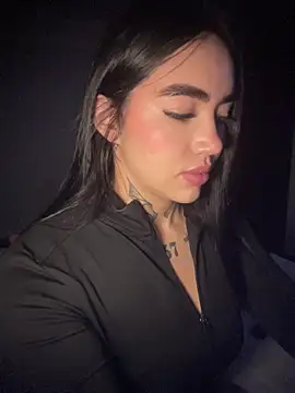 Nickiiiii online show from October 9, 2025, 3:07 am