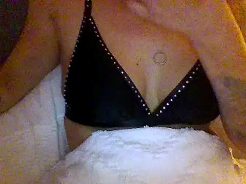 Snapshot of Fiesty_findom40 chatting on December 25, 2024, 2:03 am Fiesty findom40 online show from December 25, 2024, 2:03 am