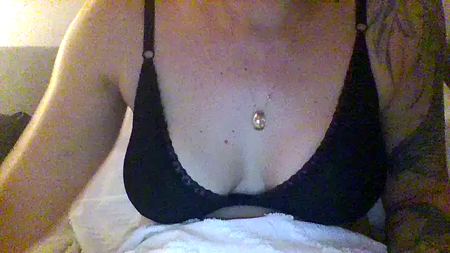 Snapshot of Fiesty_findom40 chatting on December 22, 2024, 7:10 pm Fiesty findom40 online show from December 22, 2024, 7:10 pm