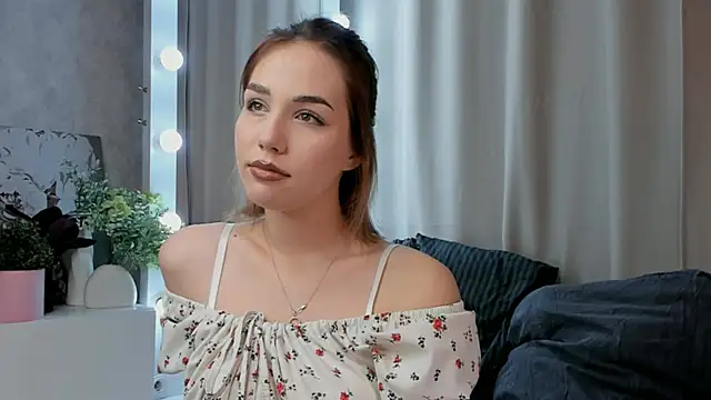 Tate Angel online show from September 17, 2025, 6:21 pm