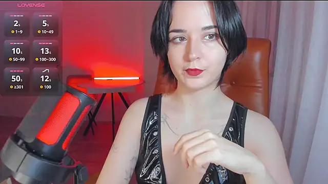 mollyposhh online show from October 11, 2025, 4:52 pm