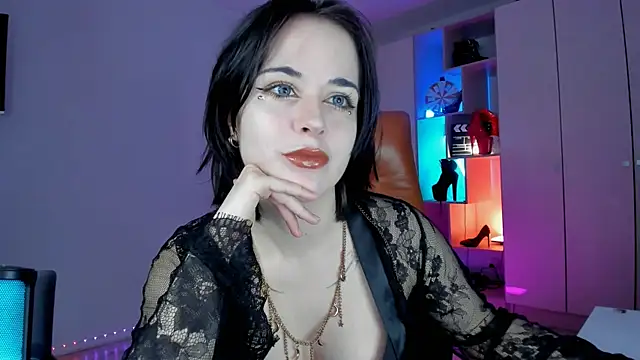 mollyposhh online show from June 28, 2026, 7:42 pm
