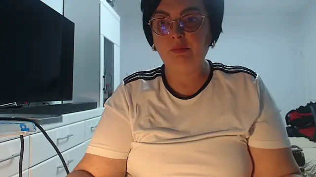 Amandamuller1982 online show from March 28, 2026, 11:17 pm