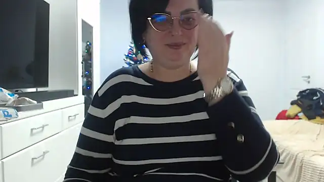 Amandamuller1982 online show from December 16, 2025, 7:40 pm