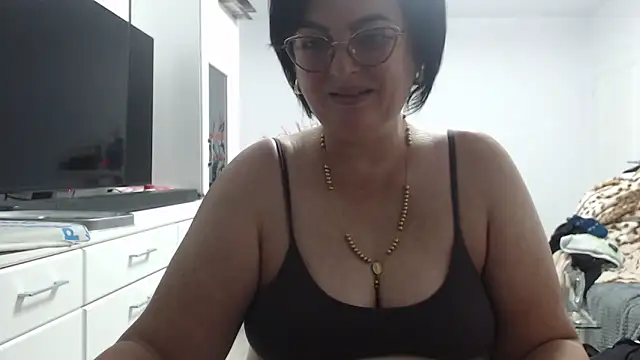 Amandamuller1982 online show from October 21, 2025, 7:35 pm