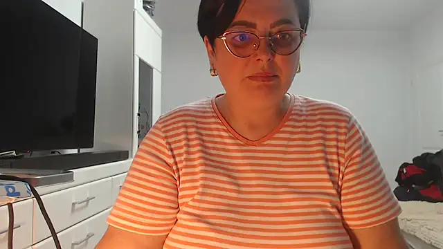 Amandamuller1982 online show from March 30, 2026, 8:43 pm