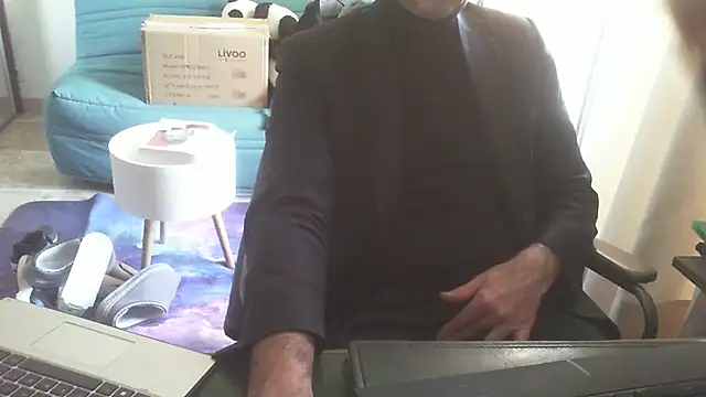 shyfrenchcock1 online show from January 6, 2026, 3:05 pm