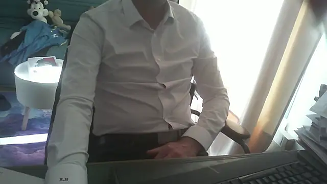 Snapshot of shyfrenchcock1 chatting on November 3, 2025, 9:24 am shyfrenchcock1 online show from November 3, 2025, 9:24 am