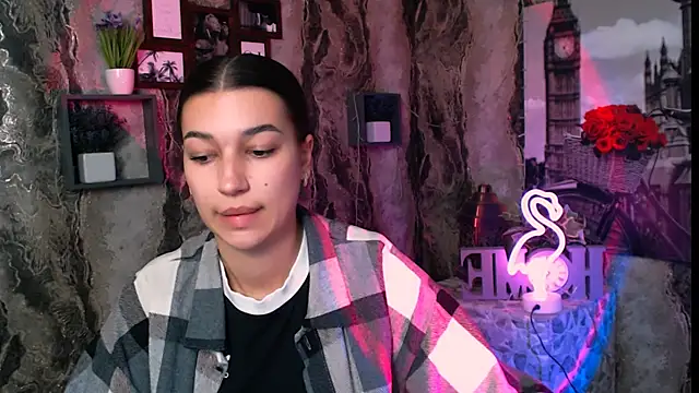 KarolinaRosse  online show from October 21, 2025, 5:18 am