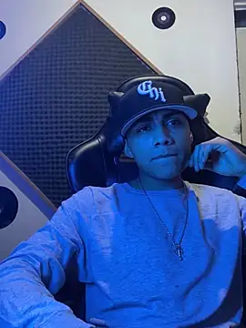 SkinnyHot444 online show from February 6, 2025, 8:39 am