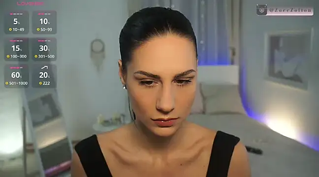 ZoeeZolton online show from January 5, 2025, 5:41 pm