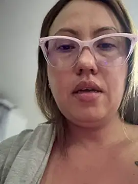 Snapshot of VIOLETA-25_ chatting on February 21, 2026, 9:44 am VIOLETA-25 online show from February 21, 2026, 9:44 am