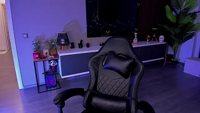 anemarieejolie online show from April 19, 2026, 6:10 pm