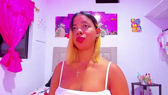 Snapshot of Miranda-brow chatting on January 24, 2025, 10:08 pm Miranda-brow online show from January 24, 2025, 10:08 pm