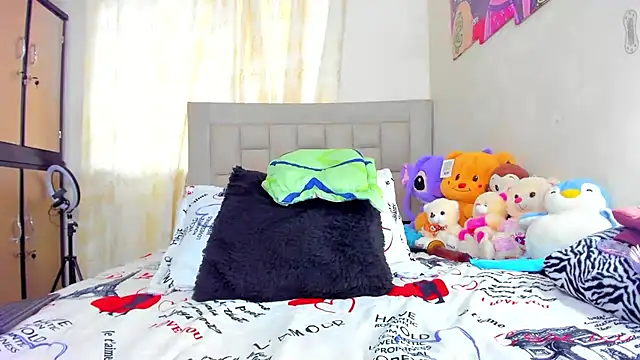 Snapshot of Miranda-brow chatting on January 5, 2025, 8:52 pm Miranda-brow online show from January 5, 2025, 8:52 pm