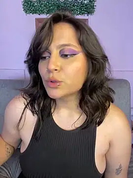 Snapshot of PoliBenett_ chatting on February 6, 2025, 7:51 pm PoliBenett online show from February 6, 2025, 7:51 pm