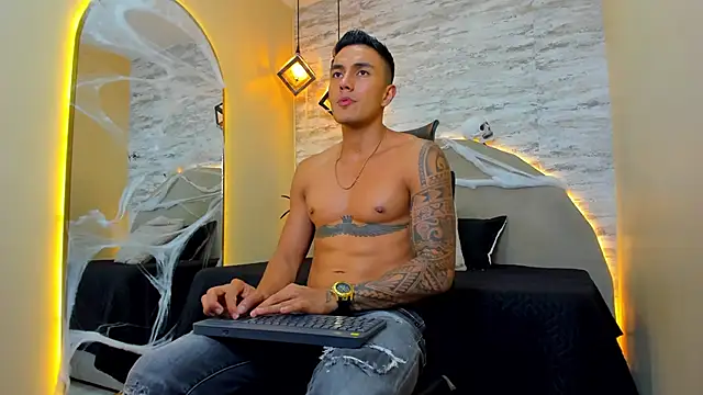 Aron Bolt online show from October 31, 2025, 12:29 am