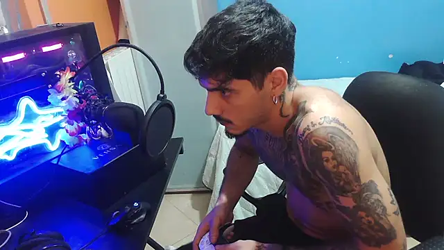 Snapshot of Badboyi1997 chatting on October 14, 2025, 12:00 am Badboyi1997 online show from October 14, 2025, 12:00 am