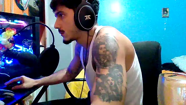 Snapshot of Badboyi1997 chatting on October 31, 2025, 1:24 am Badboyi1997 online show from October 31, 2025, 1:24 am