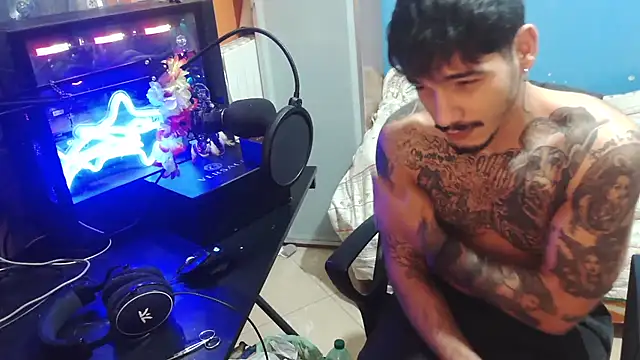 Snapshot of Badboyi1997 chatting on October 12, 2025, 12:01 am Badboyi1997 online show from October 12, 2025, 12:01 am