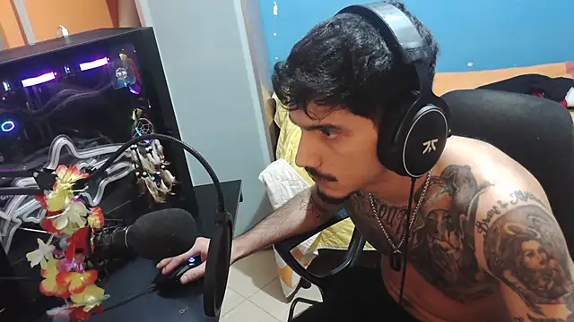 Snapshot of Badboyi1997 chatting on October 23, 2025, 2:10 am Badboyi1997 online show from October 23, 2025, 2:10 am