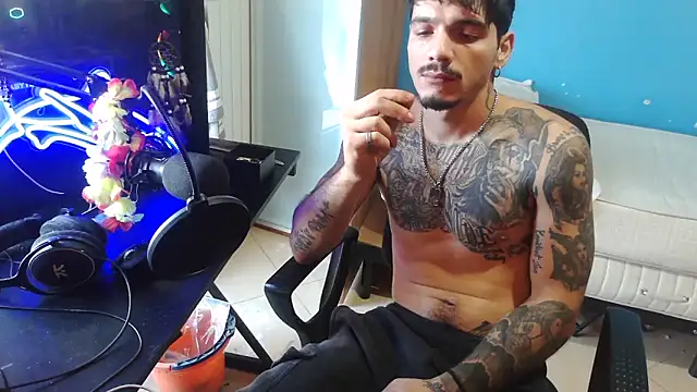 Snapshot of Badboyi1997 chatting on October 20, 2025, 6:59 am Badboyi1997 online show from October 20, 2025, 6:59 am