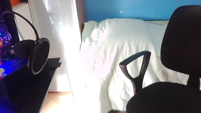 Snapshot of Badboyi1997 chatting on October 17, 2025, 1:57 pm Badboyi1997 online show from October 17, 2025, 1:57 pm