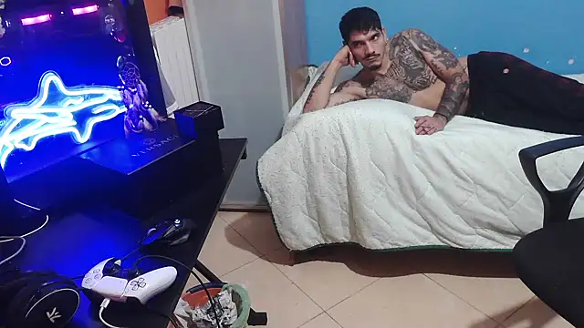 Snapshot of Badboyi1997 chatting on October 16, 2025, 1:47 am Badboyi1997 online show from October 16, 2025, 1:47 am