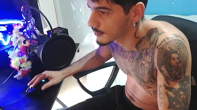 Snapshot of Badboyi1997 chatting on October 16, 2025, 1:52 pm Badboyi1997 online show from October 16, 2025, 1:52 pm