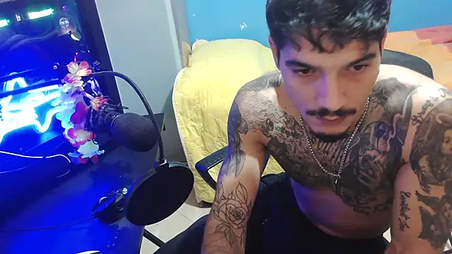 Snapshot of Badboyi1997 chatting on October 25, 2025, 1:05 am Badboyi1997 online show from October 25, 2025, 1:05 am