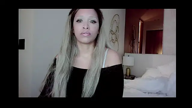 Snapshot of liadivina chatting on August 3, 2026, 2:08 am liadivina online show from August 3, 2026, 2:08 am