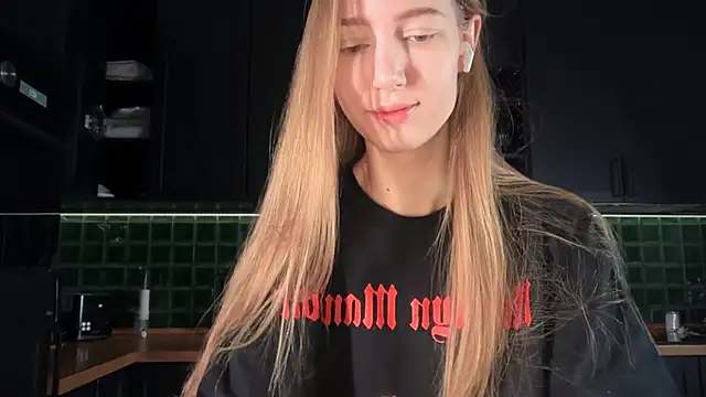 Snapshot of solar_bella chatting on February 5, 2026, 5:03 am solar bella online show from February 5, 2026, 5:03 am