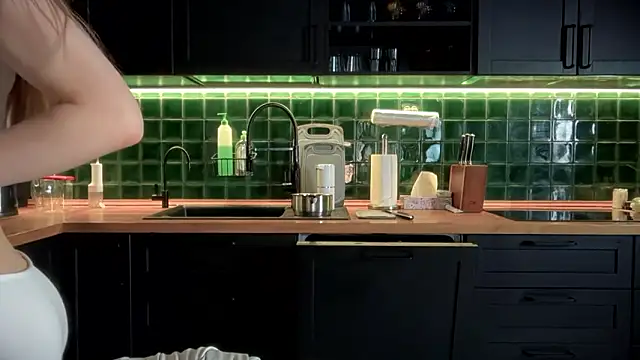 Snapshot of solar_bella chatting on February 21, 2026, 4:36 am solar bella online show from February 21, 2026, 4:36 am