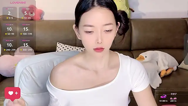 Yilin1999 online show from March 8, 2025, 4:06 pm