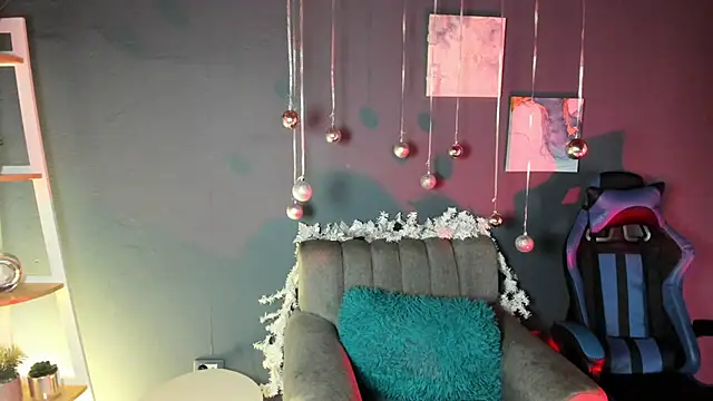 Cami  Smiith online show from December 11, 2024, 11:19 am