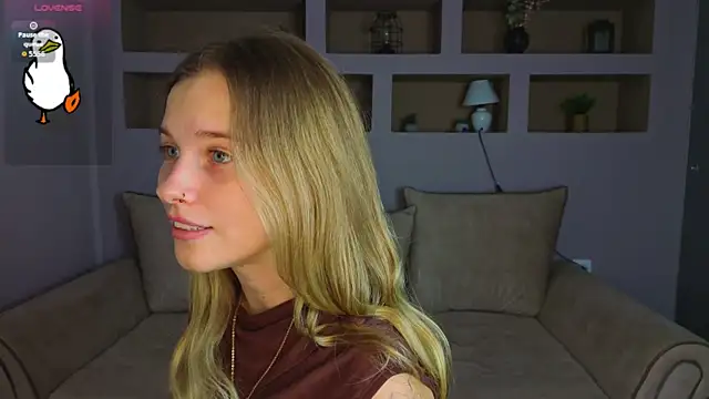 LinaCristonsen online show from October 5, 2025, 3:03 pm