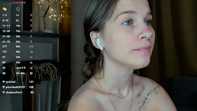 LinaCristonsen online show from December 8, 2024, 5:11 pm